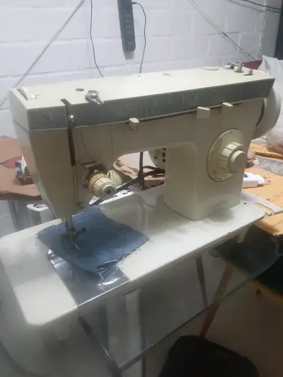 Máquina de coser Singer clásica - miniatura 4