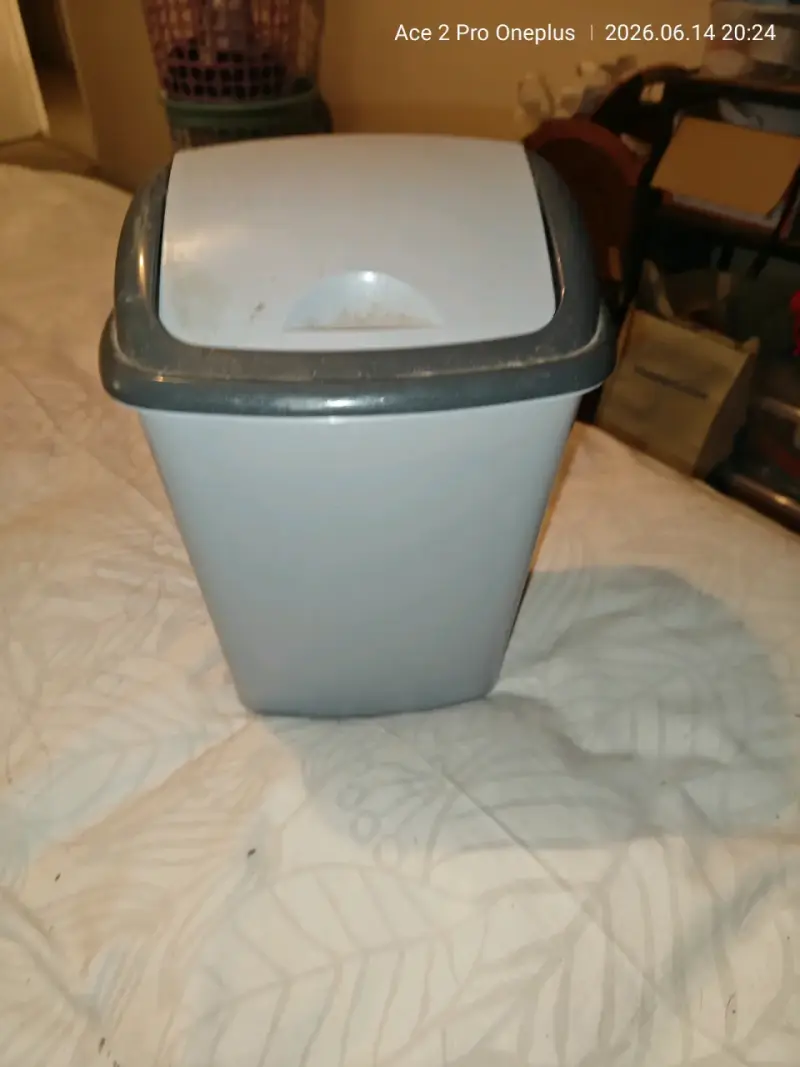 Tacho de basura plástico gris - 1
