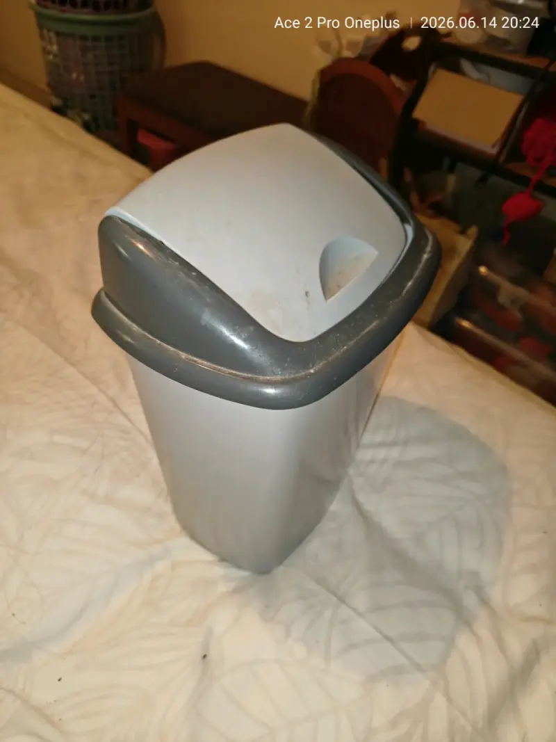 Tacho de basura plástico gris - 2