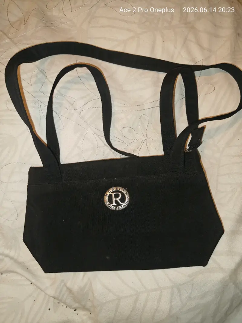Cartera negra Roselyn Collection