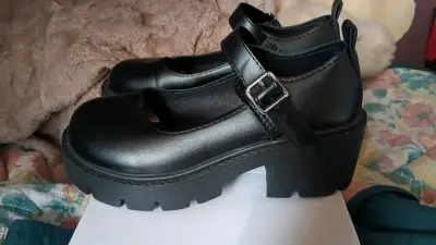Zapatos negros con plataforma - miniatura 1
