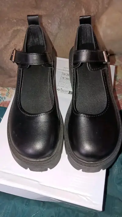 Zapatos negros con plataforma - miniatura 2