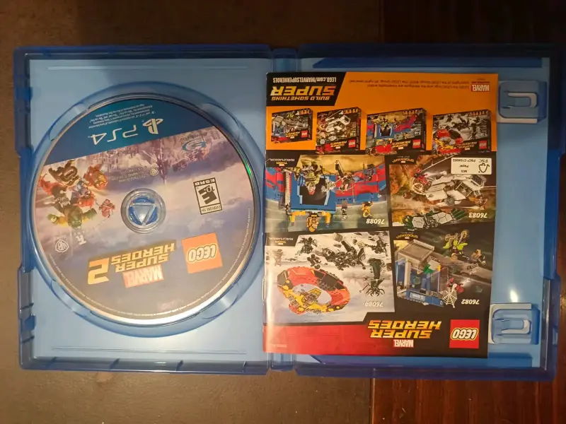 PlayStation 4 con control y juego - 3