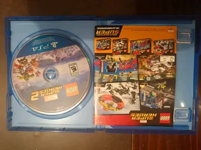 PlayStation 4 con control y juego - miniatura 3