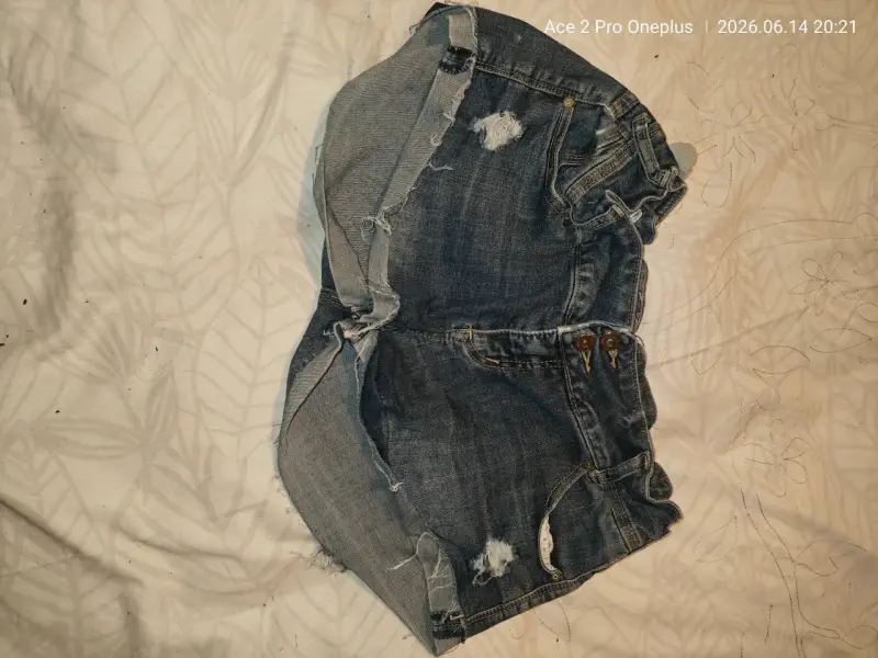 Shorts de mezclilla desgastados