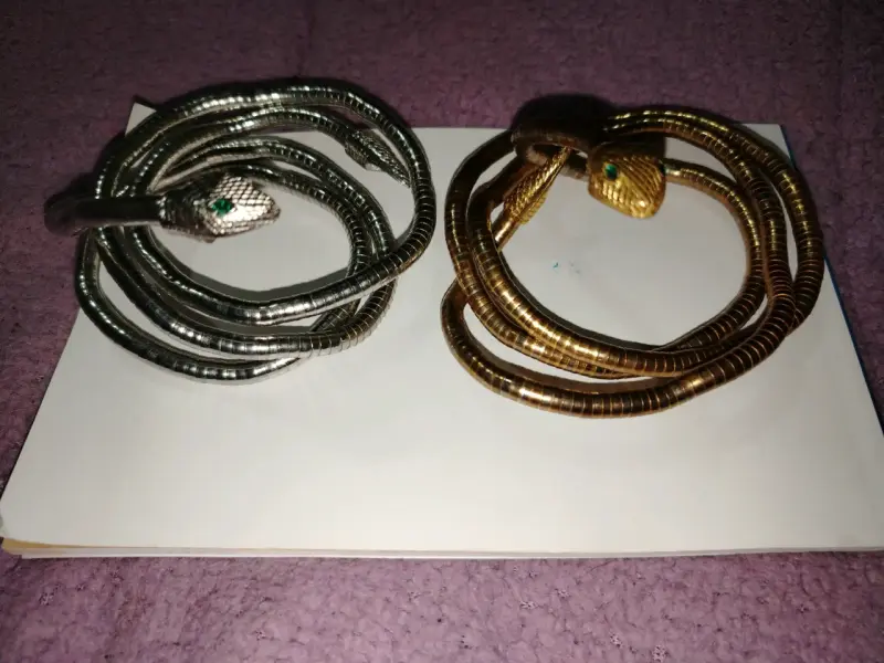 Pulseras serpentinas metálicas