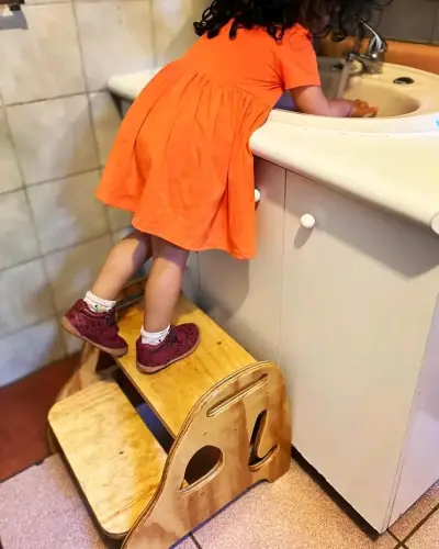 Escalera infantil de madera - miniatura 1