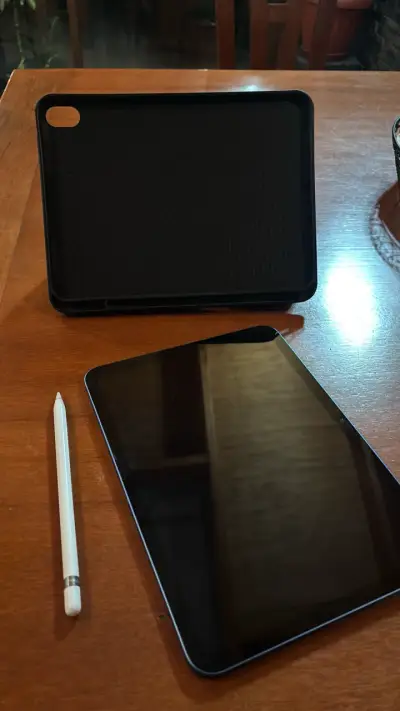 iPad 10 Wifi 64GB Blue + Apple Pencil primera gene - miniatura 1