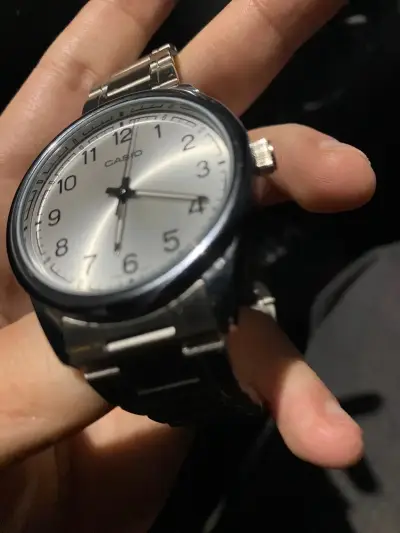 Reloj análogo Casio plateado - miniatura 4