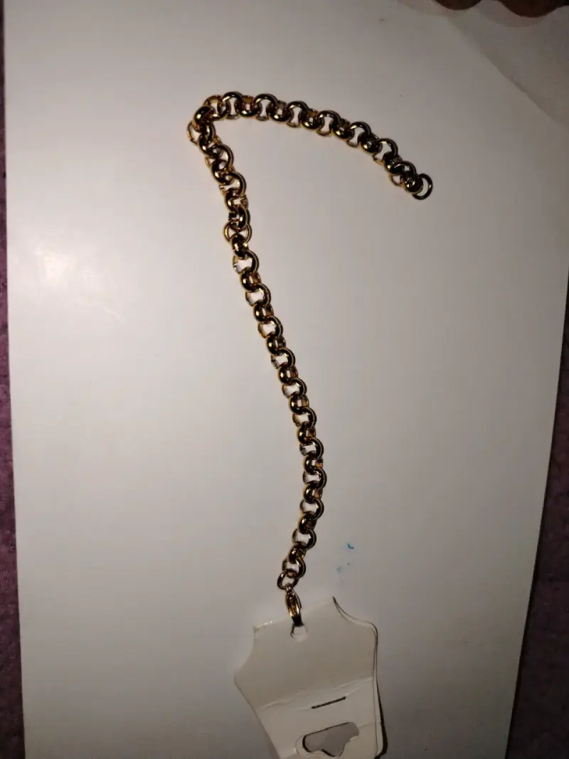 Pulsera dorada de eslabones