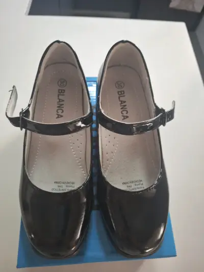 Zapatos de charol negros para niñas - miniatura 1