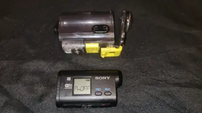 Cámara Sony HDR-AS15 con carcasa - miniatura 1