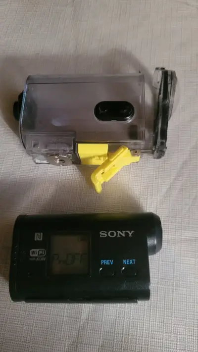 Cámara Sony HDR-AS15 con carcasa - miniatura 3