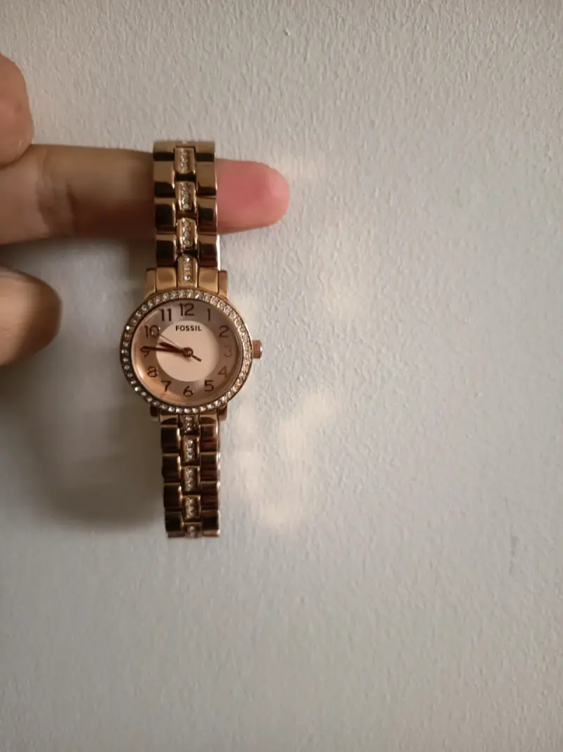 Reloj Fossil dorado con cristales - 1