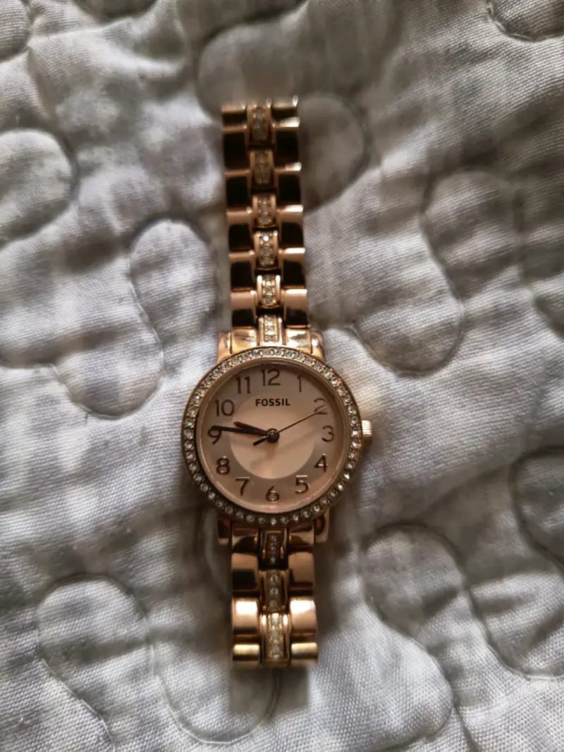 Reloj Fossil dorado con cristales - 2