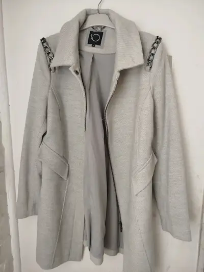 Abrigo iO  Talla 40 con cadenas decorativas - miniatura 1