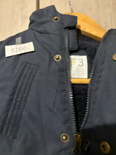 Chaqueta infantil azul con capucha - miniatura 3