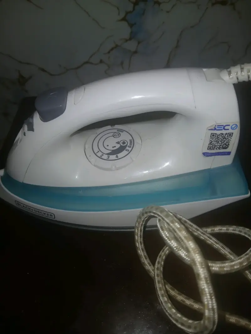 Plancha Black & Decker blanca