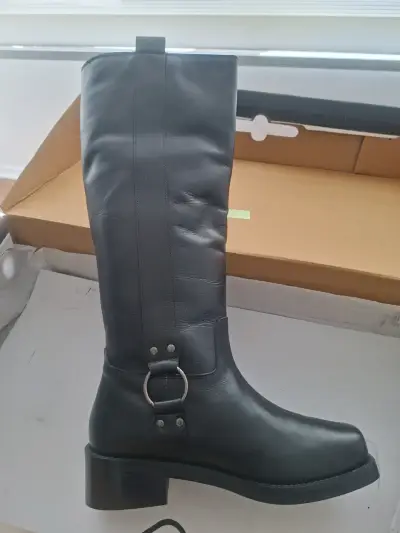 Botas negras de cuero - miniatura 2