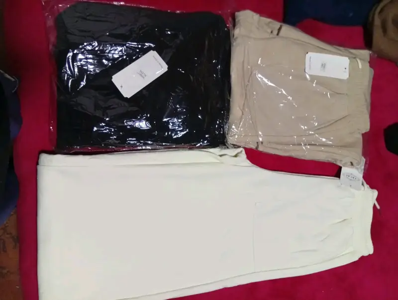 Conjunto de pantalones color crudo