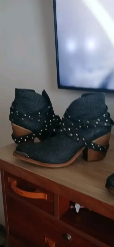 Botines, marca exótica 100% cuero - miniatura 1