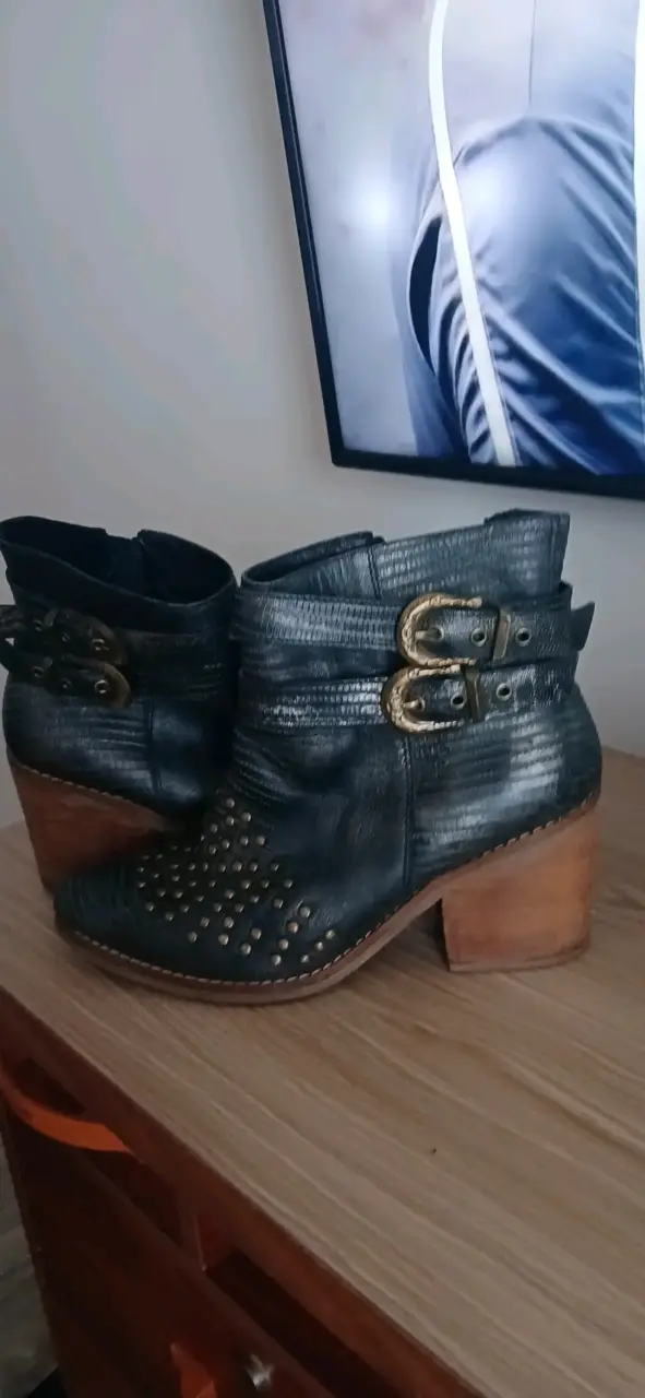 Botines, marca exótica 100% cuero - 2