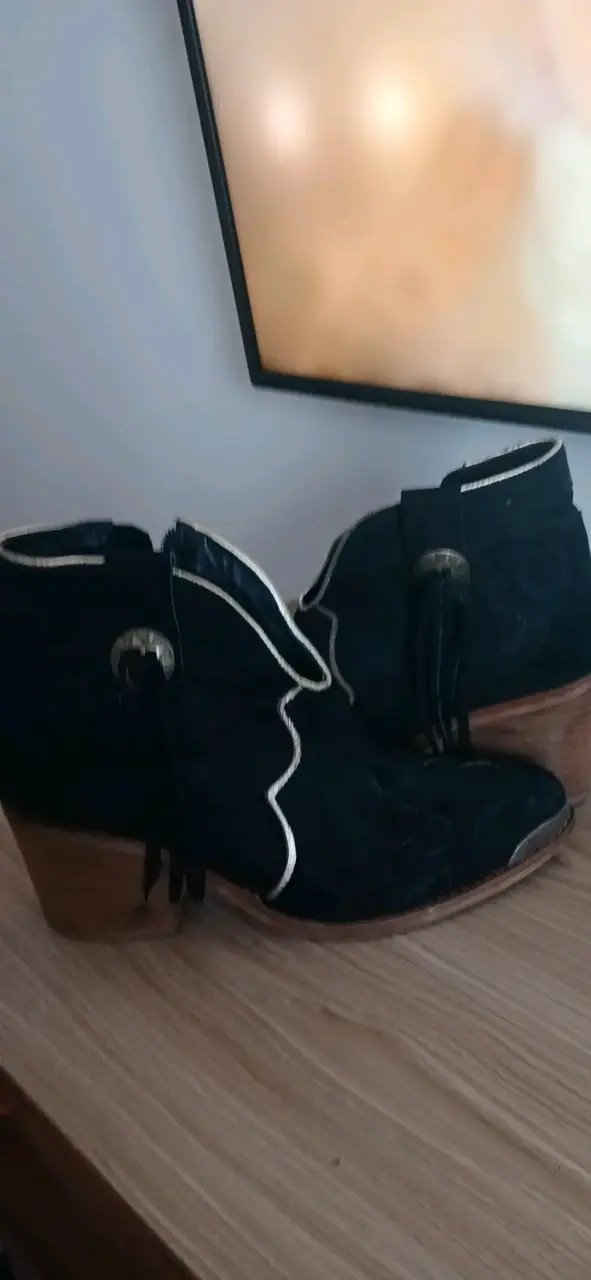 Botines, marca exótica 100% cuero - 3