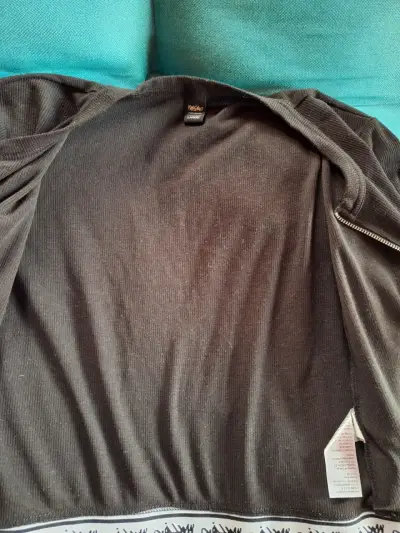 Polera negra - miniatura 1