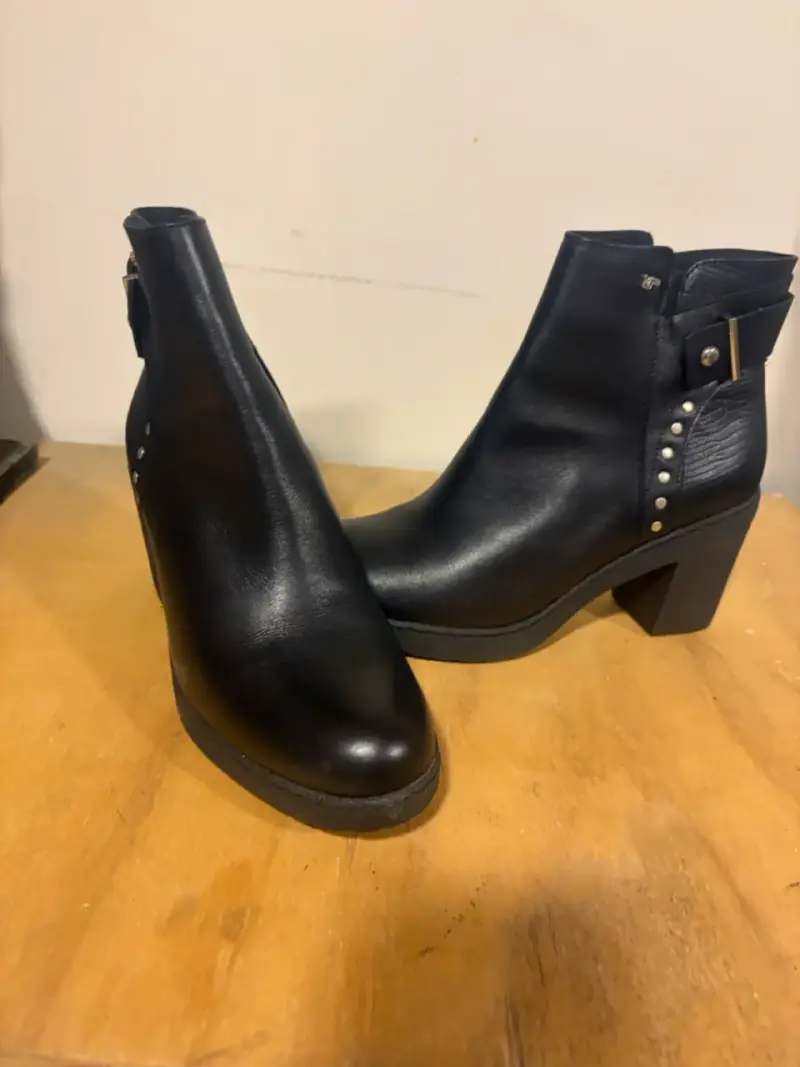 Botines negros de cuero - 1