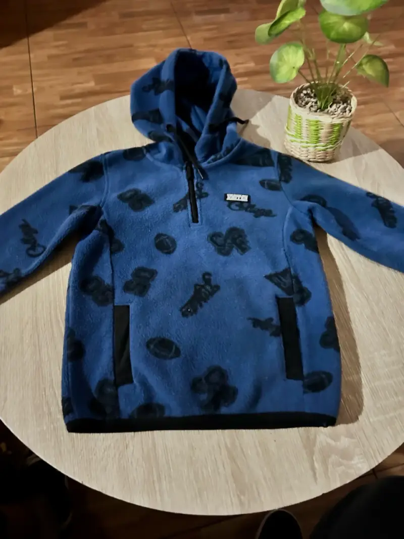 Polerón polar azul con capucha - 3