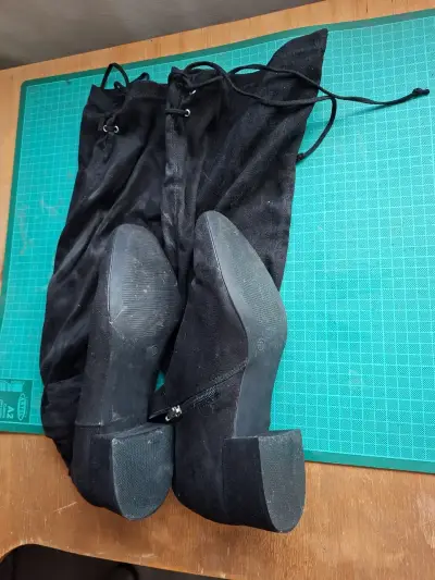 Botas negras altas de gamuza - miniatura 2