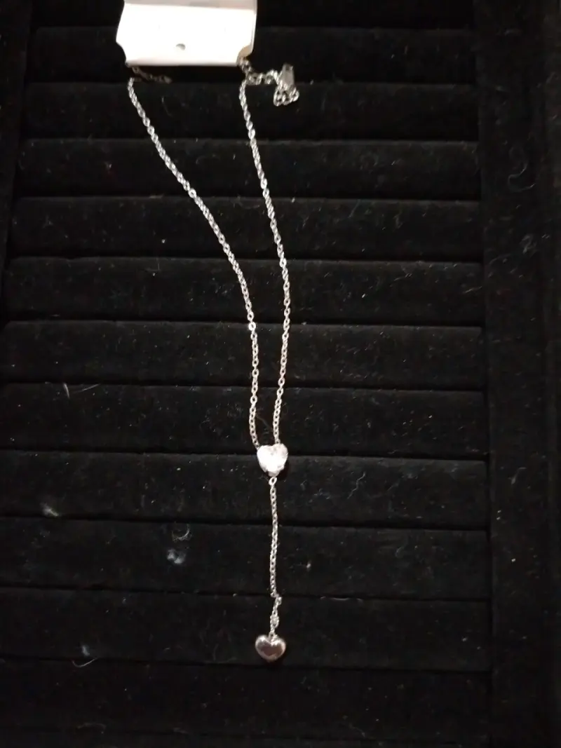 Collar con dijes de corazón