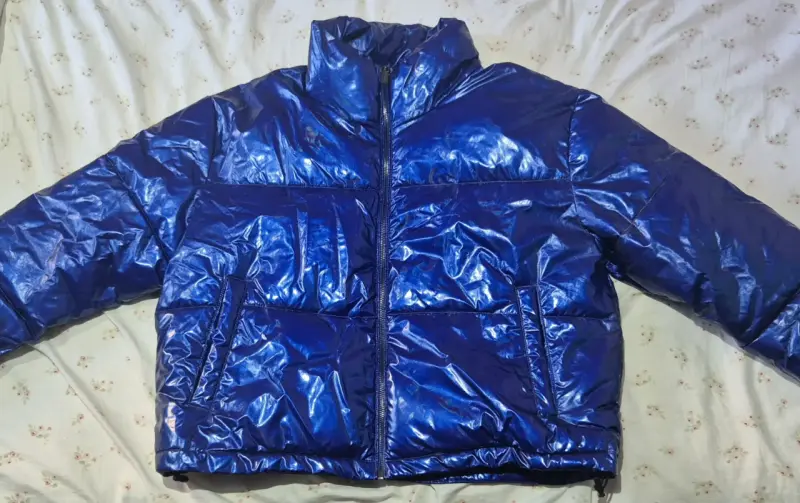 Parka azul brillante