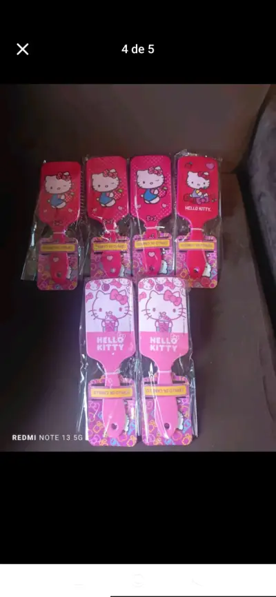 Cepillos Minnie Mouse ,kuromi y hello Kitty - miniatura 3