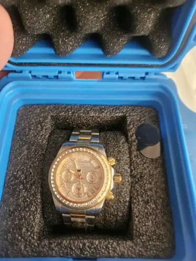 Reloj de lujo en estuche - miniatura 2