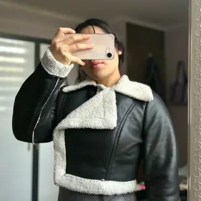 Chaqueta negra con forro de lana - miniatura 3