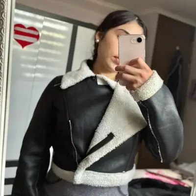 Chaqueta negra con forro de lana - miniatura 4