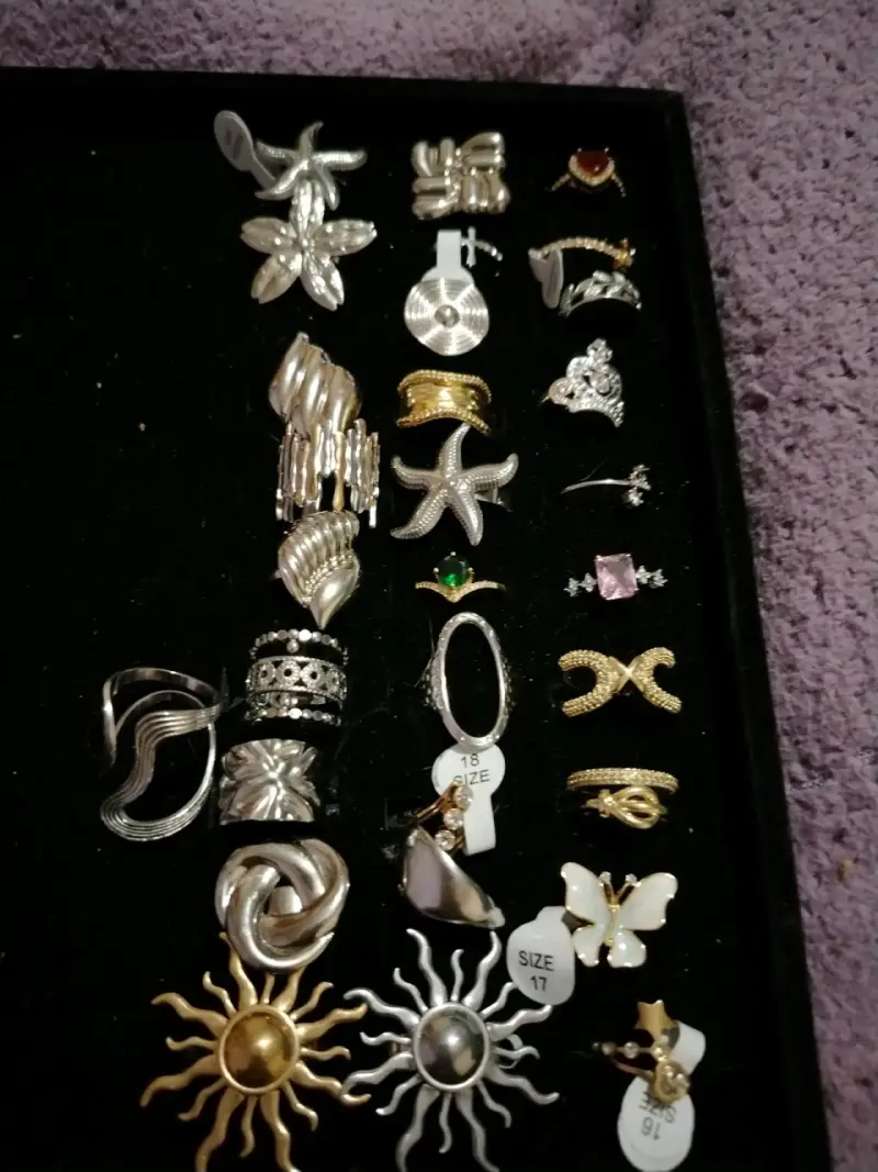 Set de anillos dorados y plateados