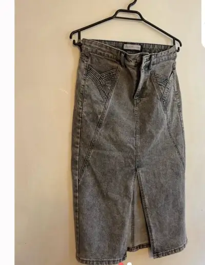 Falda midi de mezclilla gris - miniatura 2