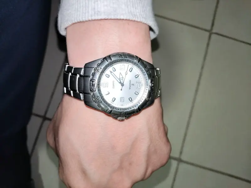 Reloj metálico de pulsera festina