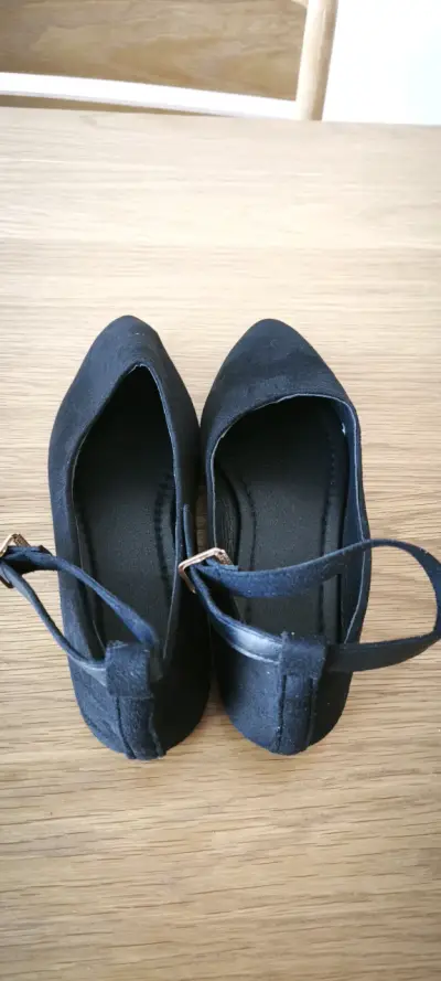 Zapatos planos negros con correa - miniatura 4
