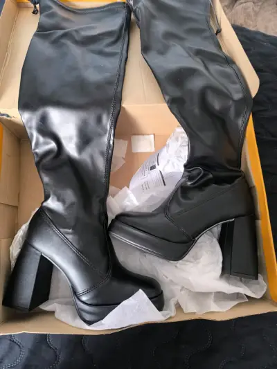Botas de cuero negras altas - miniatura 1