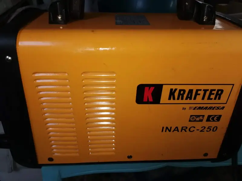 Soldadora electrónica Krafter INARC-250, impecable - 2
