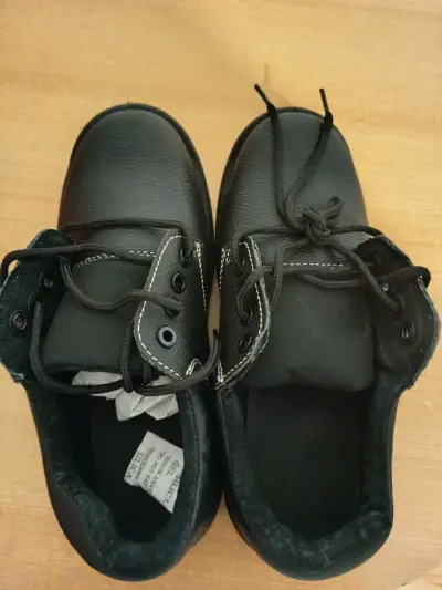 Zapatos negros de seguridad - miniatura 1