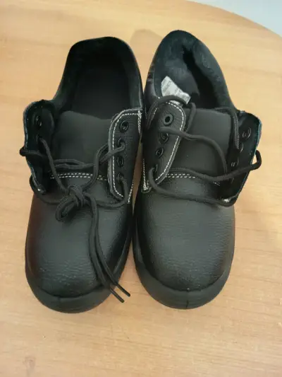 Zapatos negros de seguridad - miniatura 2