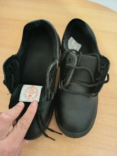 Zapatos negros de seguridad - miniatura 3