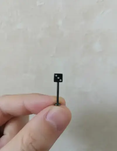 Piercing negro dado pequeño - miniatura 3