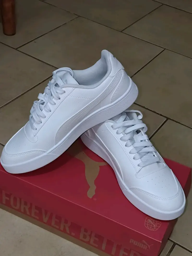 Zapatillas Puma blancas deportivas - 1