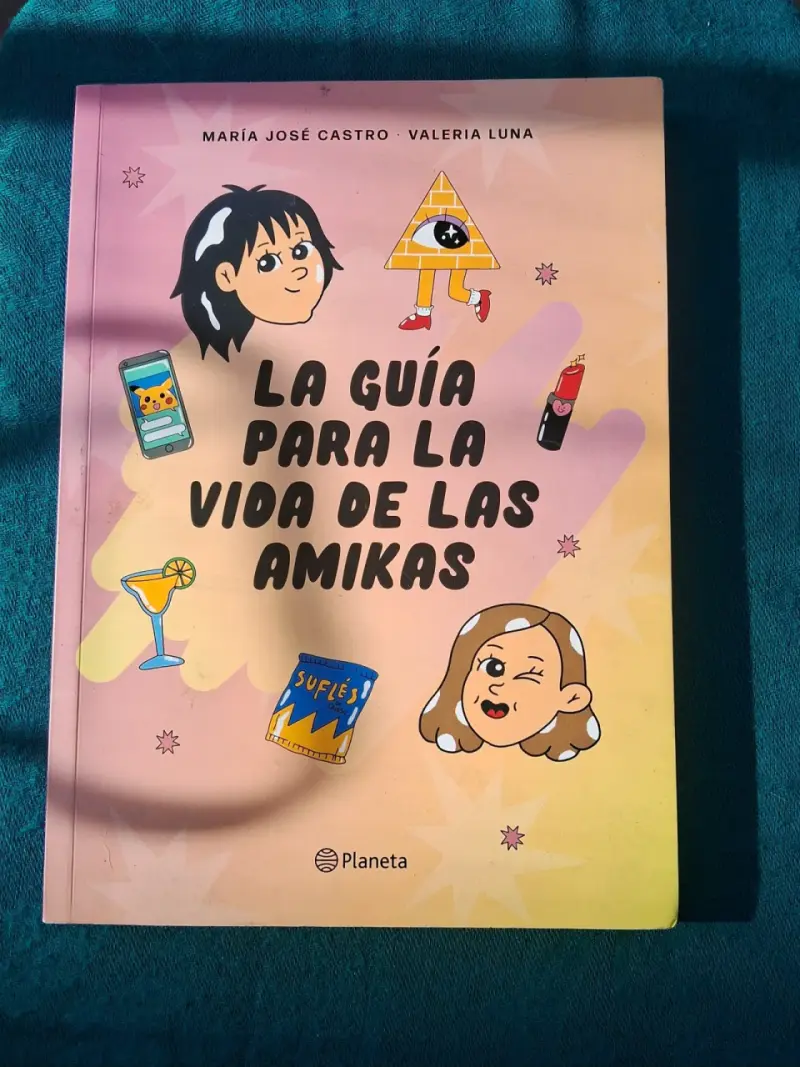 Libro 'La guía para la vida de las Amikas'