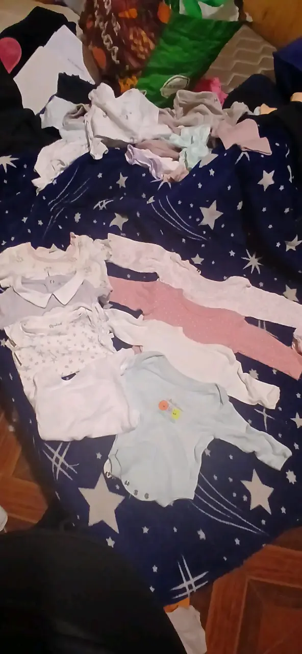 Ropa de bebé variada